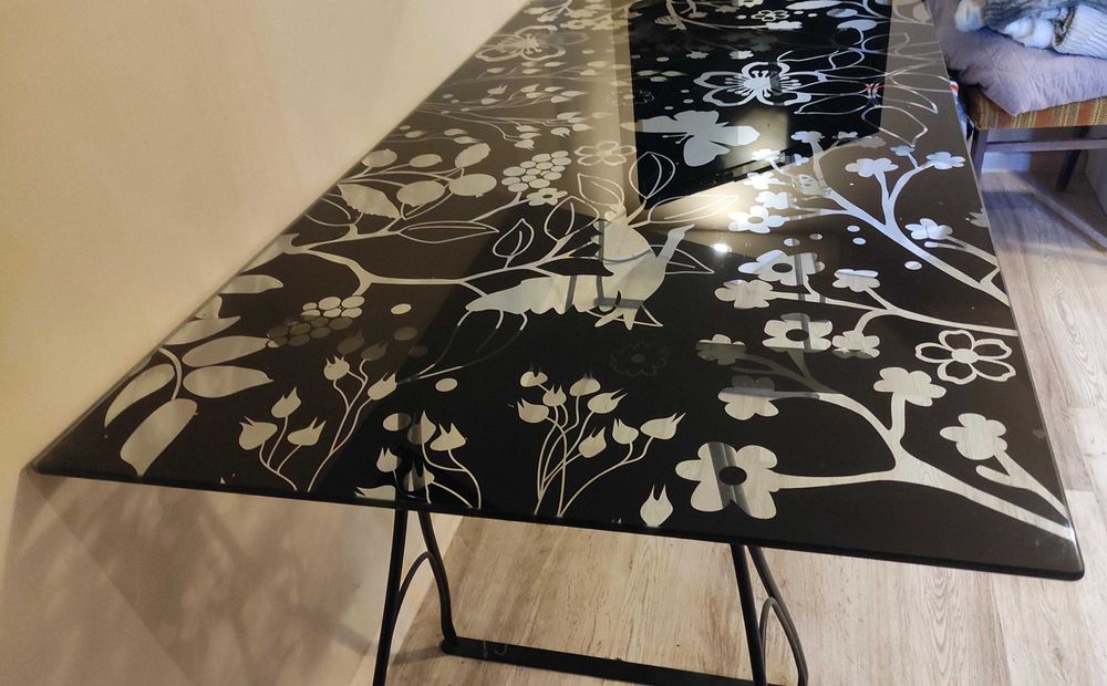 Biurko stół ze szklanym blatem, nogi metalowe czarne