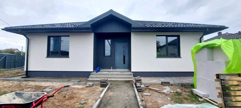 Сучасний будинок  102 кв.м з газом і гаражем 40 кв.м. Нові Петрівці