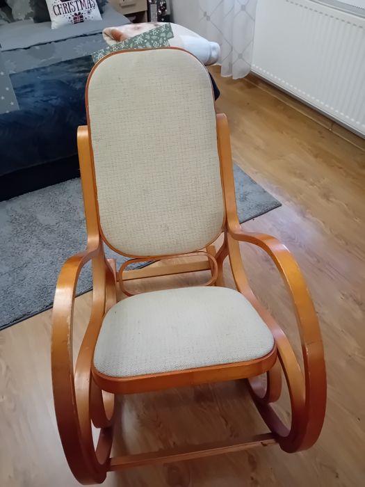 Drewniany fotel bujany