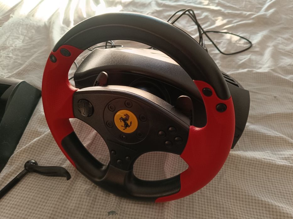 Volante Thrustmaster Ferrari Red Legend Edition