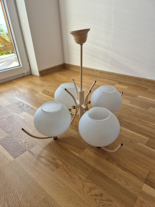 Żyrandol z miejscem na 4 żarówki E27