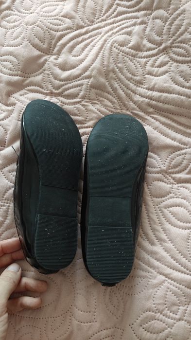 Туфлі лаковані з сердечками