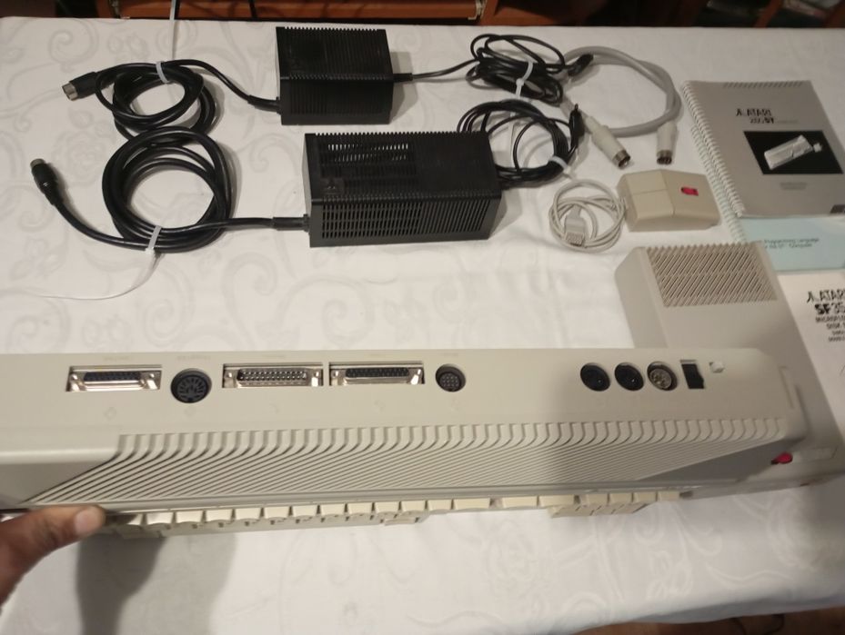 Komputer Atari 260 ST w stanie kolekcjonerskim
