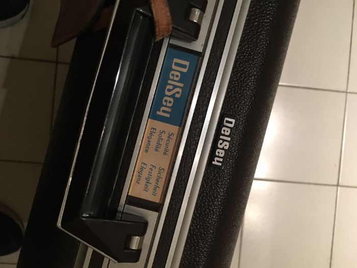 Mala de viagem Delsey antiga/vintage