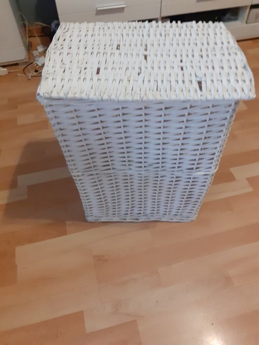 Kosz z wikliny biały otwierany