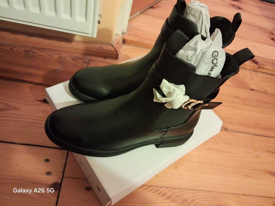 Sprzedam nowe buty ,botki ocieplane 41