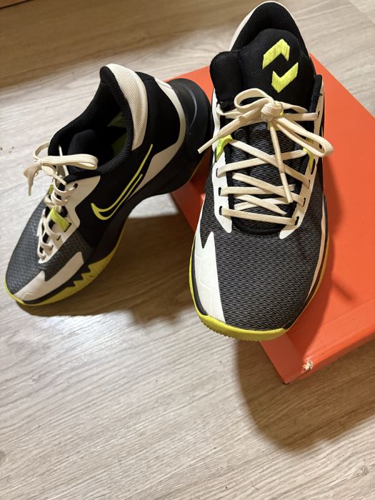 Tenis Nike praticamento novos