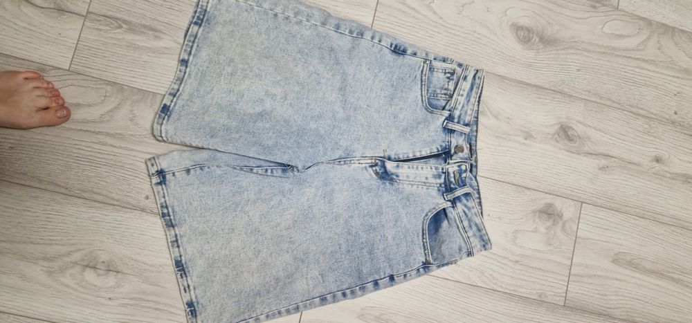 Продам шорты джинсовые 28р.