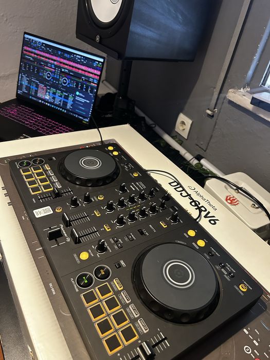 Pioneer DJ DDJ-FLX4 – Como Nova Na Caixa