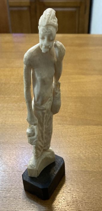 Escultura Africana em material nobre