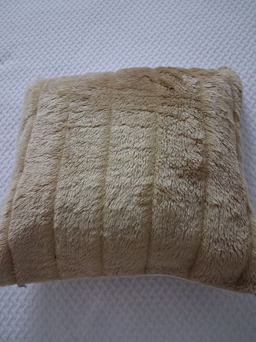 Conjunto de 2 almofadas com enchimento em tecido aveludado