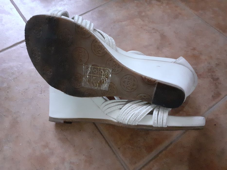 Botas  novas em pele tamanho 39