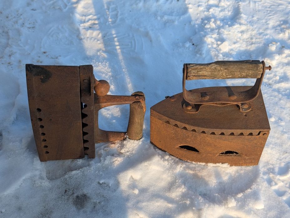 Утюг старинный на углях