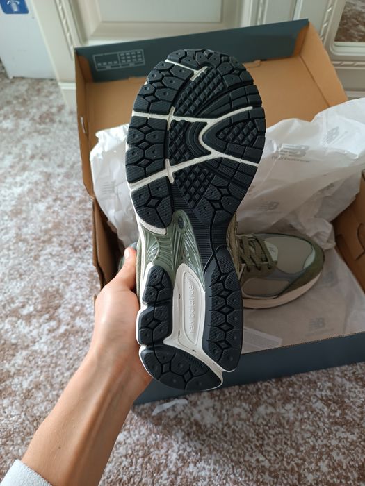 Кросівки New Balance 2002R