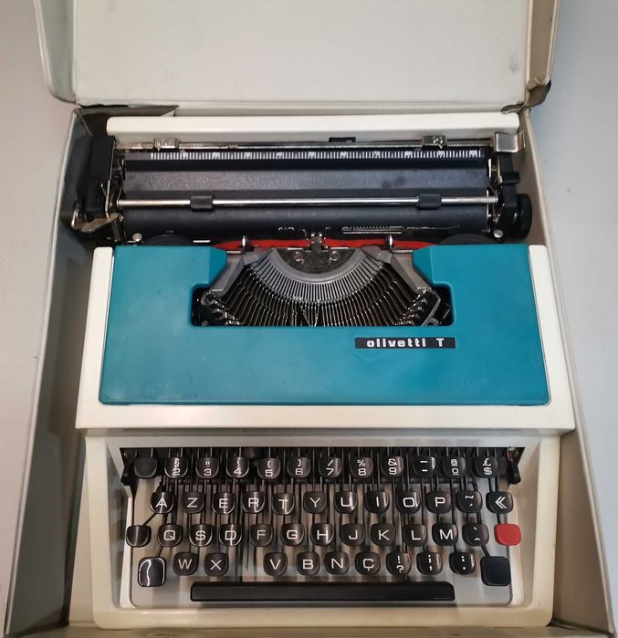 Máquina de escrever Olivetti T