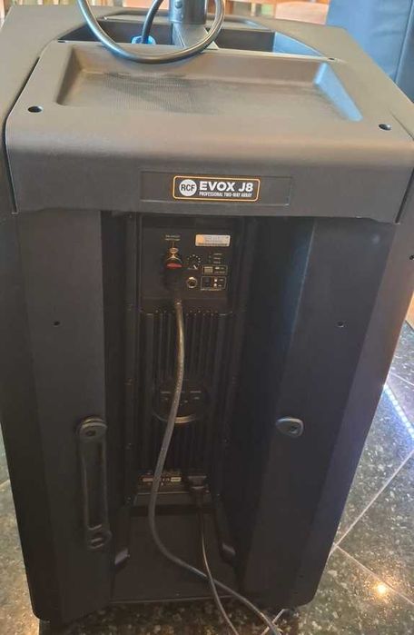 Som Array RCF J8