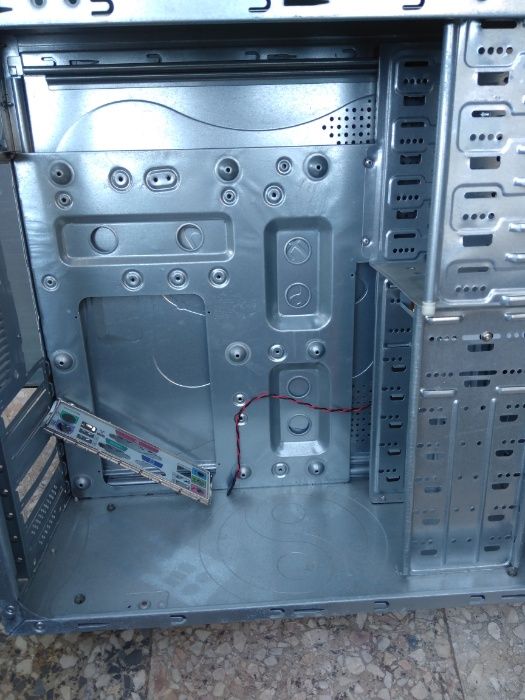 Torre de computador64862887497089123