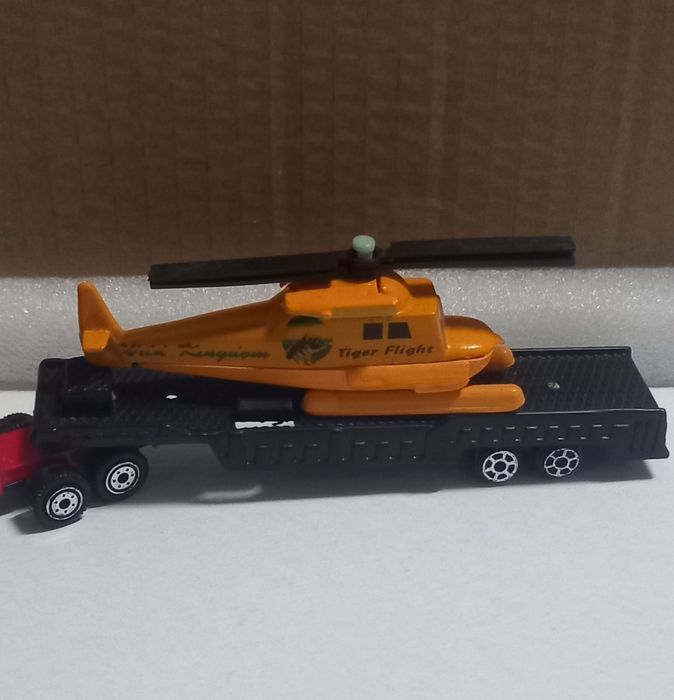 Camião & helicóptero (sem marca)