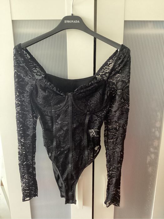 Body koronkowe z długim rękawem