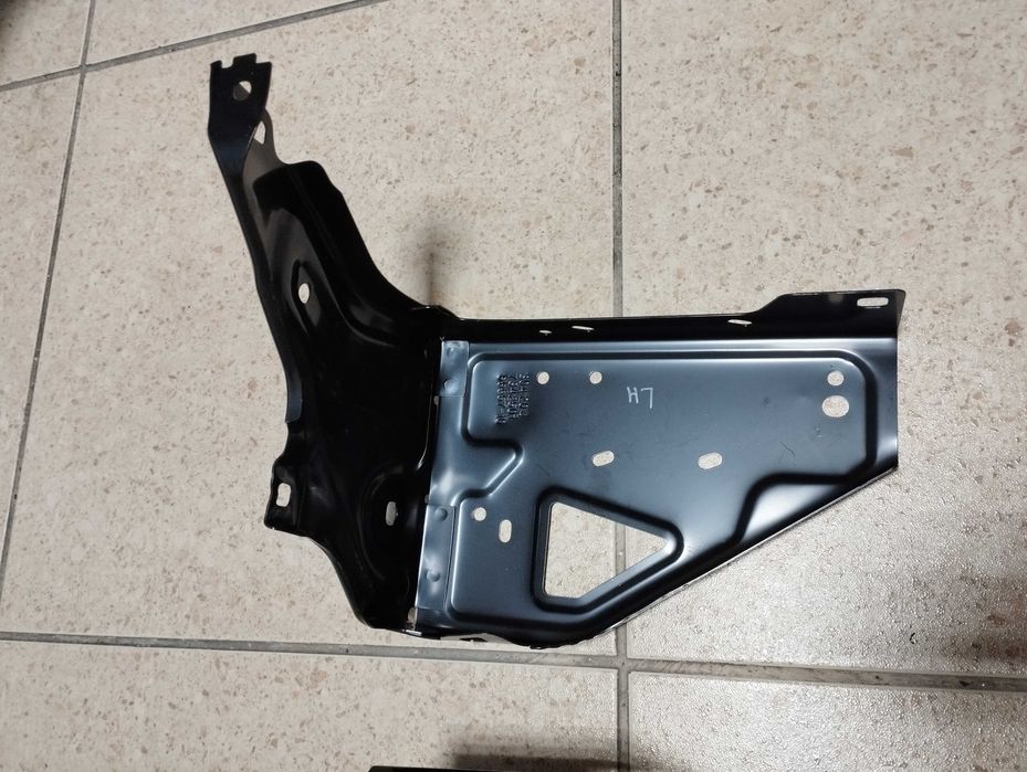 BMW X1 F48 F39 Кронштейн кріплення фари 51647342502 окуляр 51647342501