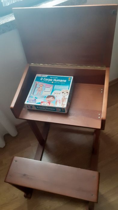 Secretaria de criança em madeira maciça