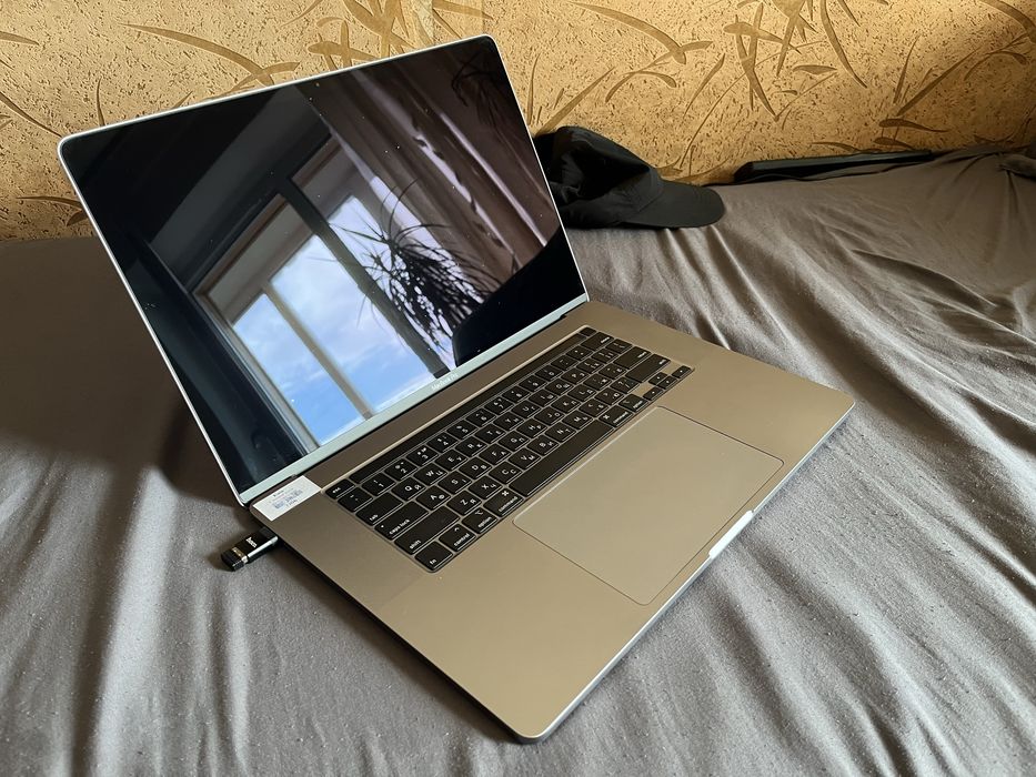 MacBook pro i9 16” 2019 64/512