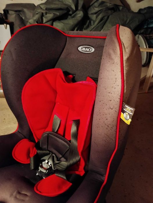 Cadeira GRACO para transportar bebé e criança em carro
