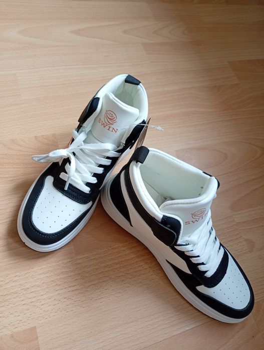 Buty sportowe damskie Born2be