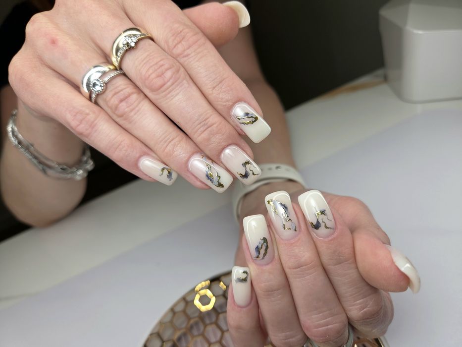 Manicure hybrydowy,  przedłużanie żelowe, stylizacja paznokci