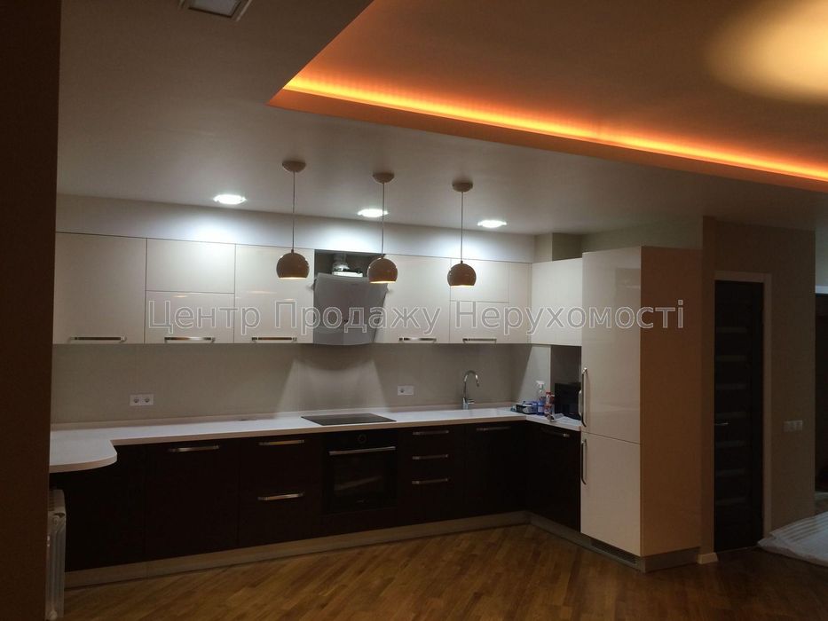 Центр Продажу Нерухомості продає 3 квартиру