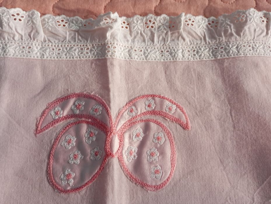 Lençol bordado e rendado