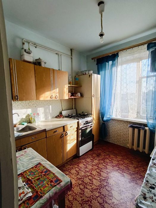 Здам ліжко -місце для проживання дівчини. 12 школа.