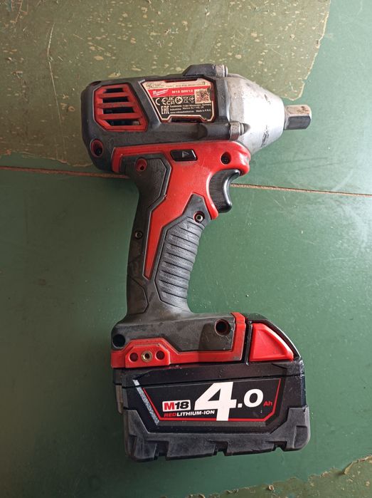Klucz udarowy Milwaukee m18 BIW12 z baterią 4.0ah