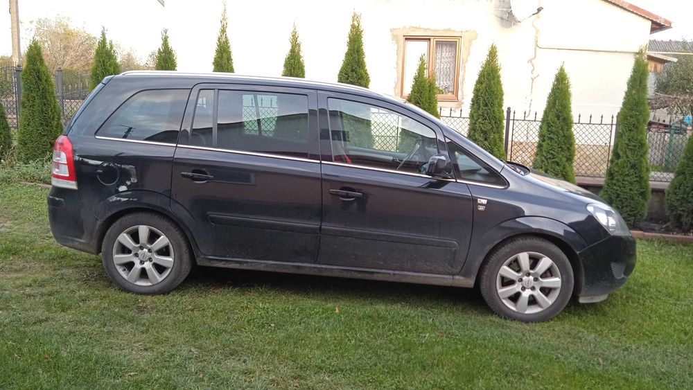 Opel Zafira b, дизель, механіка,  рік випуску жовтень 2010