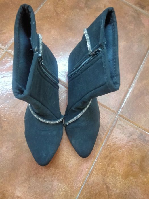 Botas  pretas com strass N 37