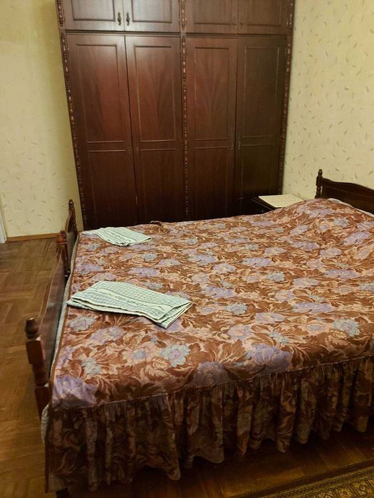 Посуточно 3 ком метро Левада! 900 грн