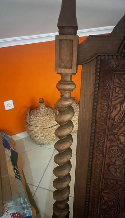 Cadeira de balanço em madeirs