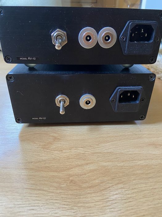 У продажі лінійний блок живлння 9V,12V,24V