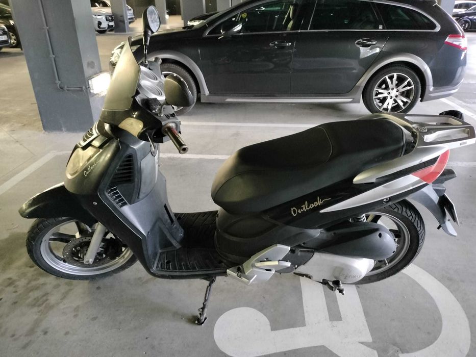 Scooter Keeway Outlook 125 com peças novas