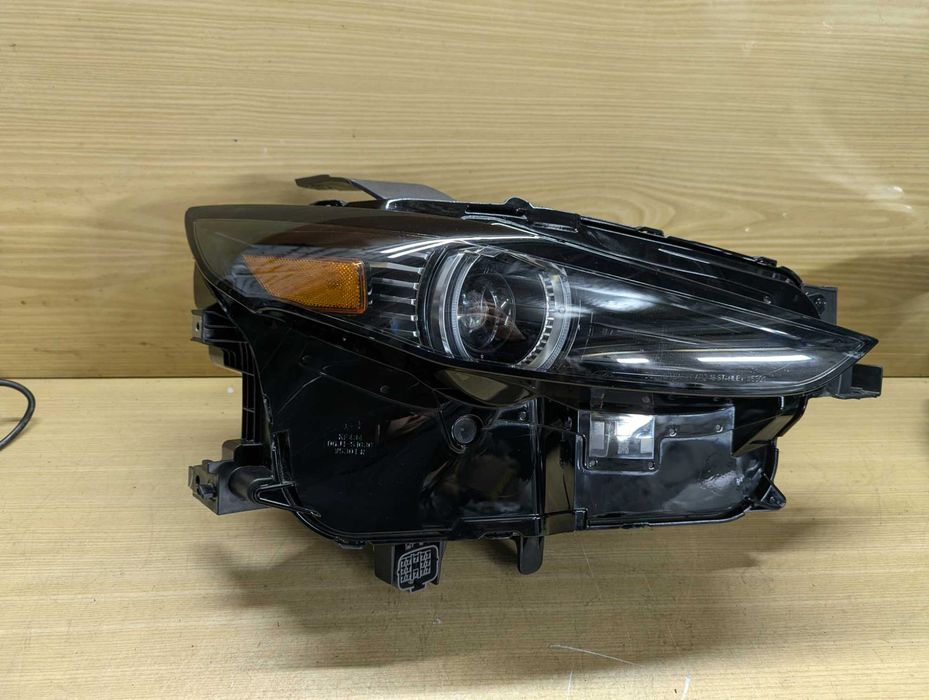 Фара права Mazda CX30 AFS 2024-