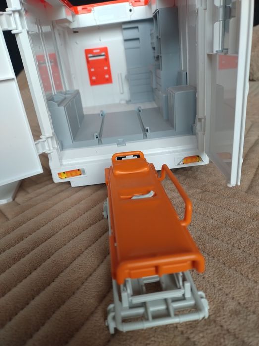 Bruder karetka ambulans kosiarka
