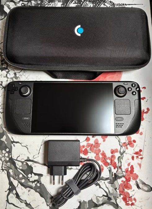 Steam Deck LCD 64 GB + karta pamięci 512 GB.