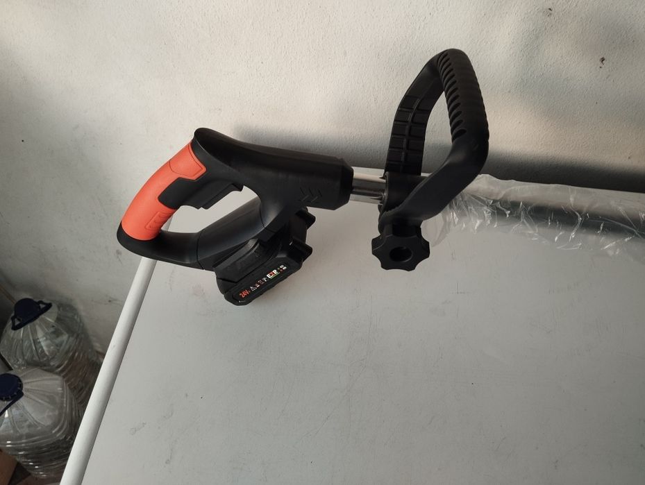 Vendo reçadoura nova  sem uso nenhum  bateria com disco corte e de moe