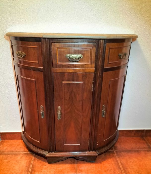 Movel em meia lua com a base em marmore