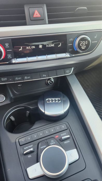 Попільничка Audi Q7 Q8 / 8X0 864 575A Germany