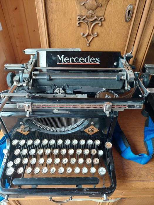 Stara maszyna do pisania Mercedes