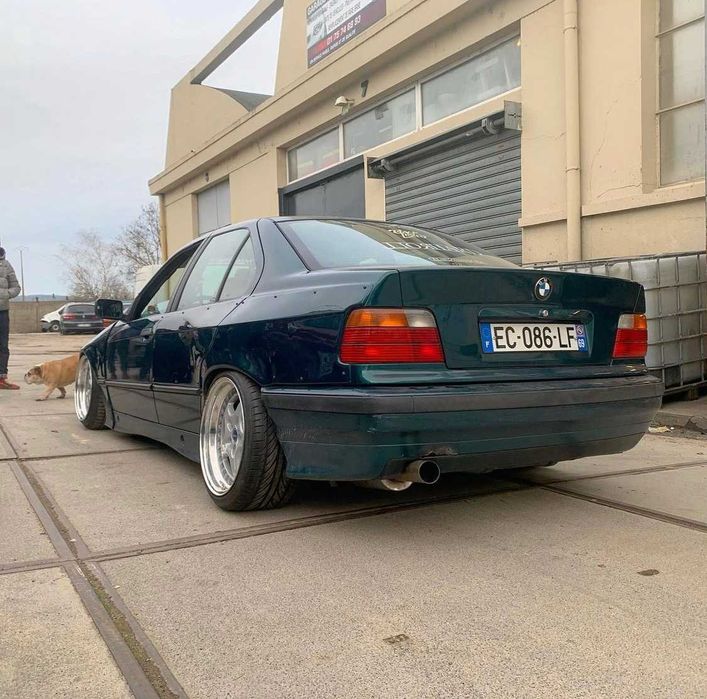 Felony BMW 3 E36 SEDAN 6 elementów Wycięcia na Klamki podkład