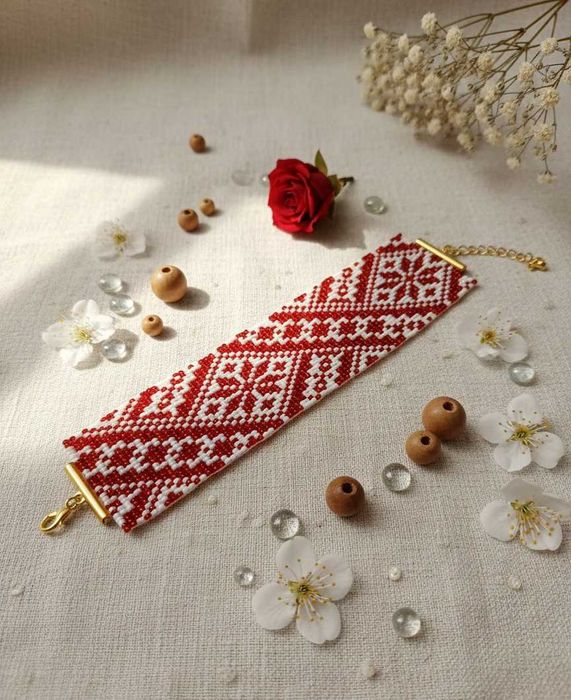 Браслет з бісеру в етно-стилі із застібкою