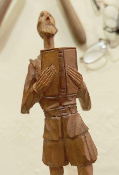 Escultura de madeira de Don Quixote, uma peça vintage e  artesanal.