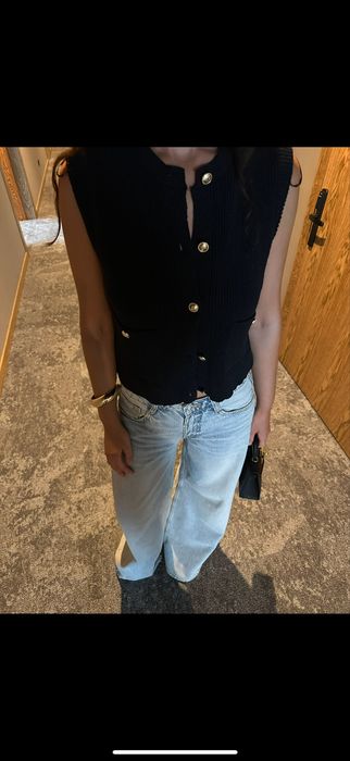 Жилетка Zara.